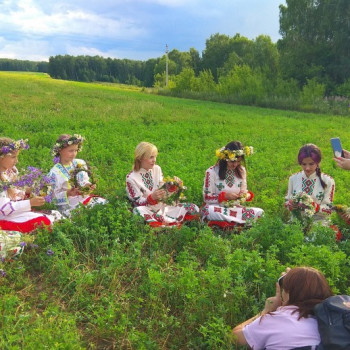 Фотосессия в национальных чувашских костюмах